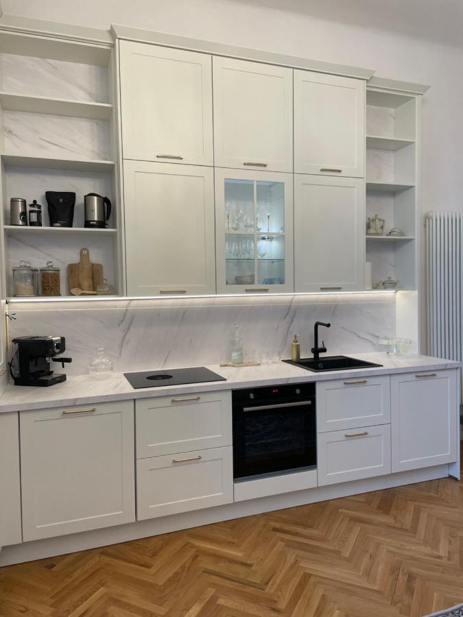 Littleparis Appartement Cluj-Napoca Buitenkant foto